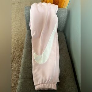 Nike Women’s Drawstring Sweatpants- M